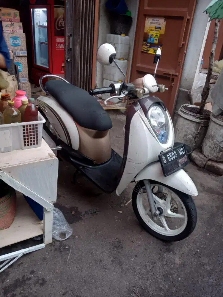 Honda Scoopy tahun 2010.( Pajak telat 4x)