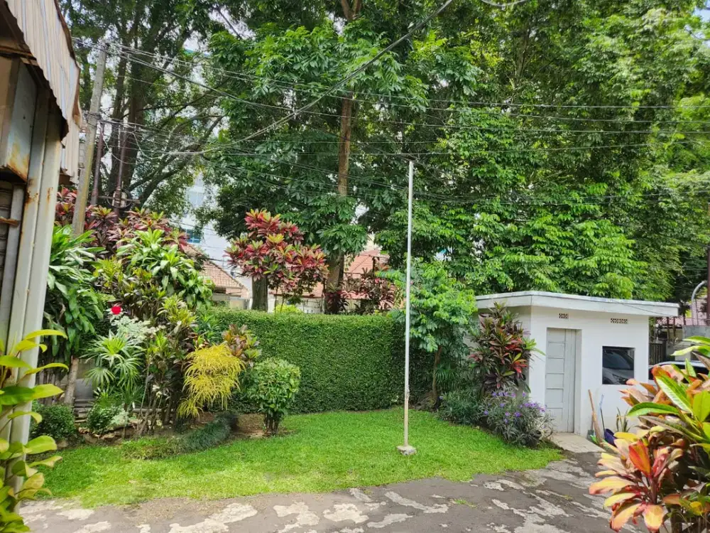 Jual Cepat! Rumah Mewah Singgasana Pradana, Kolam Renang & Lokasi Utama