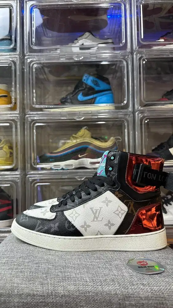 LOUIS VUITTON RIVOLI LEATHER HIGH TRAINERS