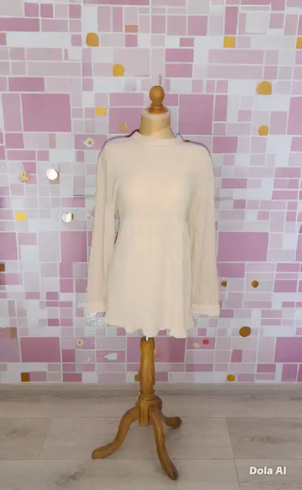 Judul: Tunik Wanita Bertekstur Warna Krem Muda