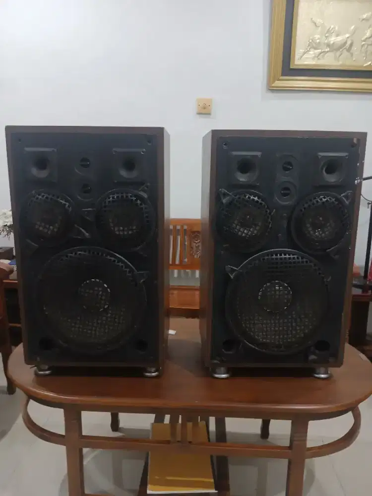 Speaker pasif merk TANGGO.