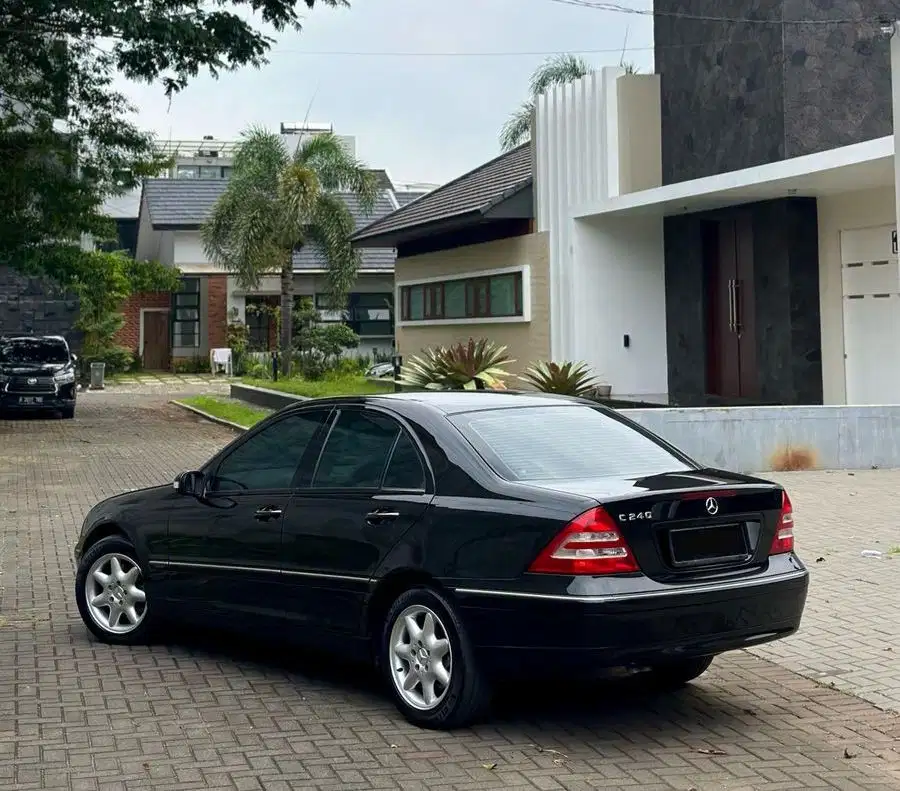 Mercedes-Benz C240 2005 Bensin