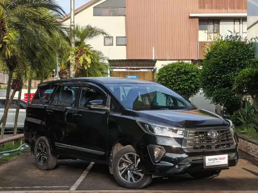 Toyota Innova Reborn 2.4 V Diesel AT 2022 Hitam