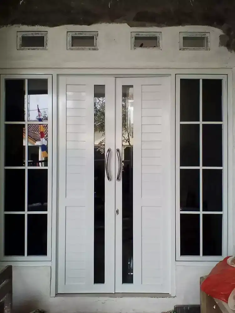 Kusen partisi aluminium & kaca