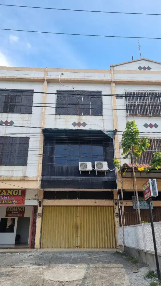 Di jual cepat ruko 3 lantai di tengah kota (turun harga)