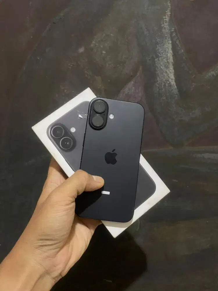 Iphone 16 128gb black garansi ibox panjang