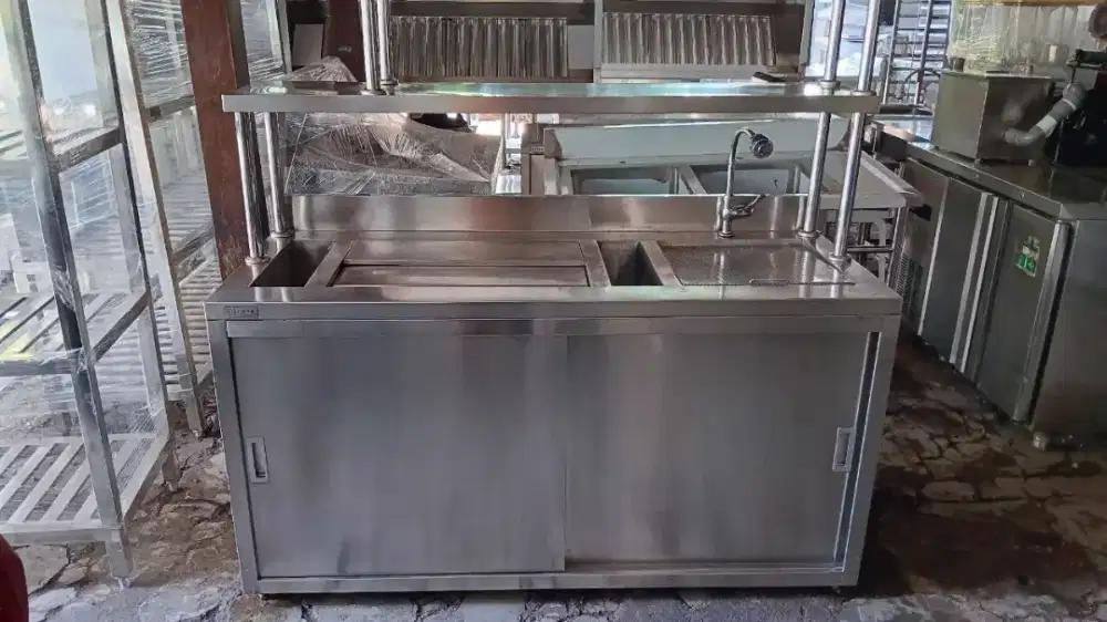 Bar station
Uk 150 x60 x80
Uk uppershelf 150 x 30 x 40 & 120 x 30 x 70