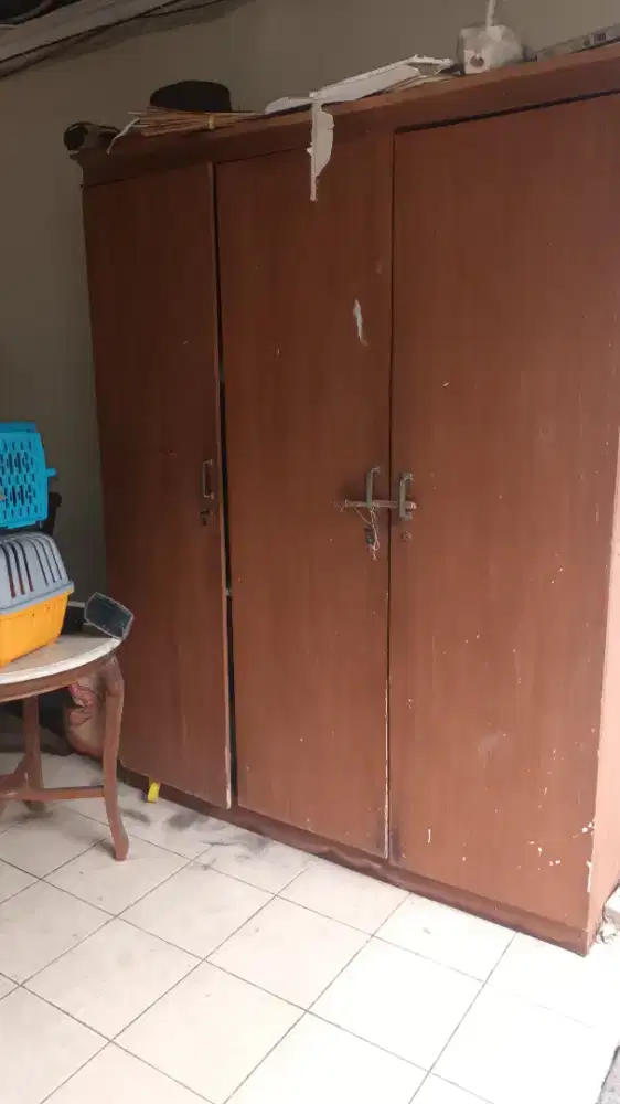 Lemari perkakas besar