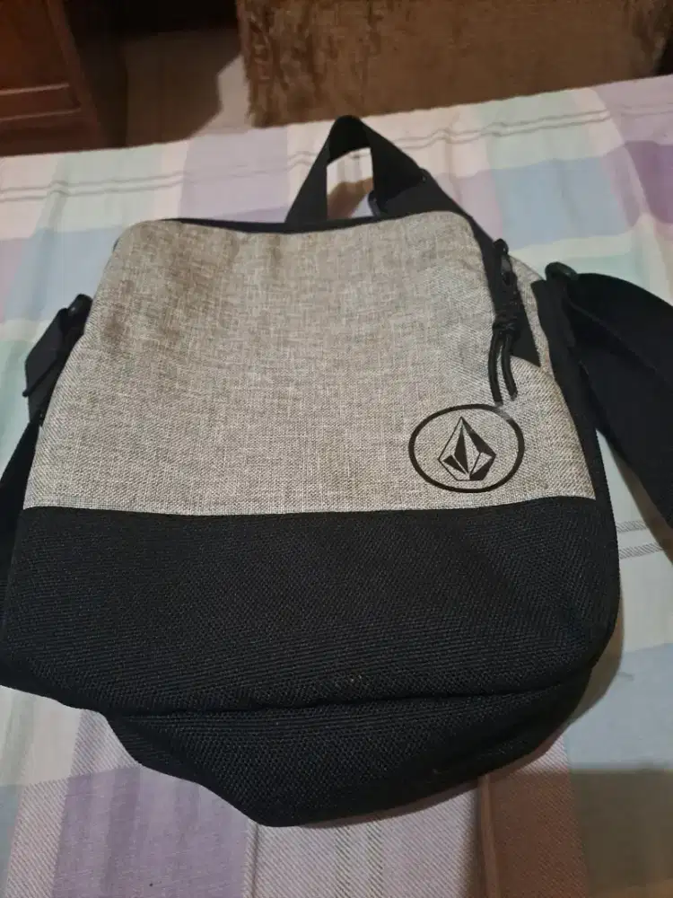 Tas selendang volcom