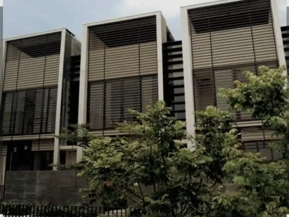 DIJUAL  RUMAH 2 LANTAI SIAP HUNI DEKAT CLUB HOUSE