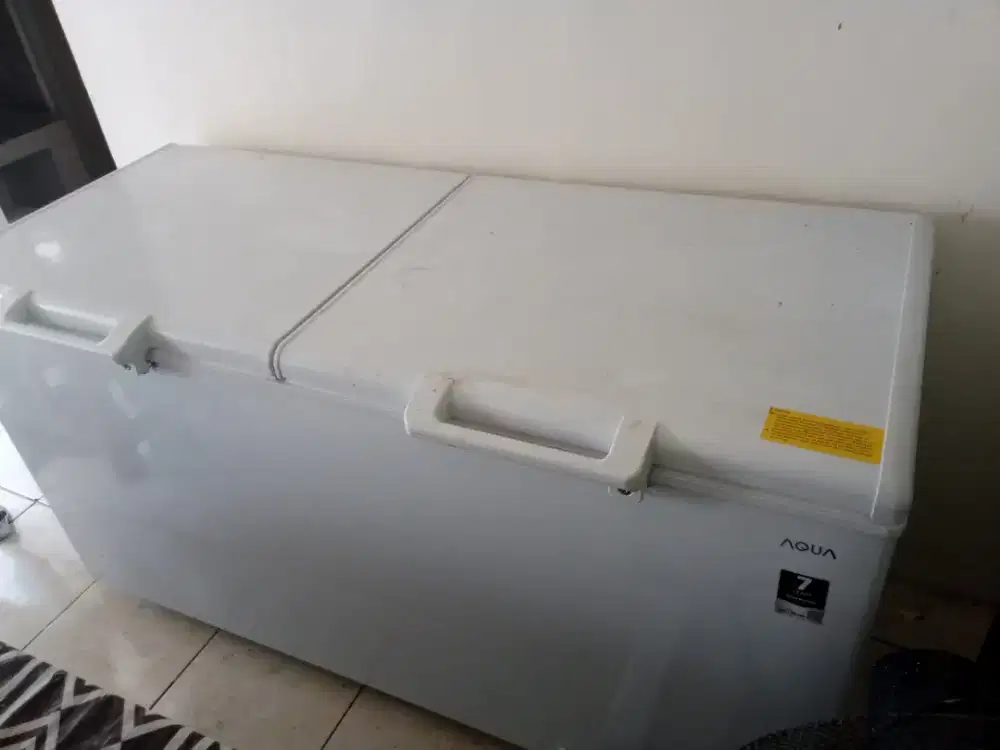 Frezeer Es Batu Aqua