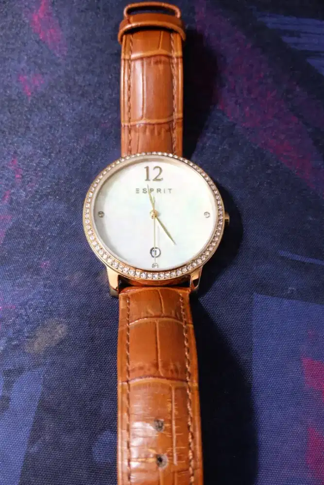 Jam tangan merk esprit
