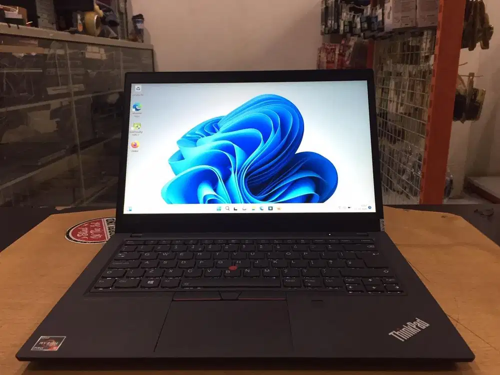Lenovo ThinkPad P14S Amd Ryzen 5 Pro Ram 16GB SSD 256GB VGA 4GB Mulus