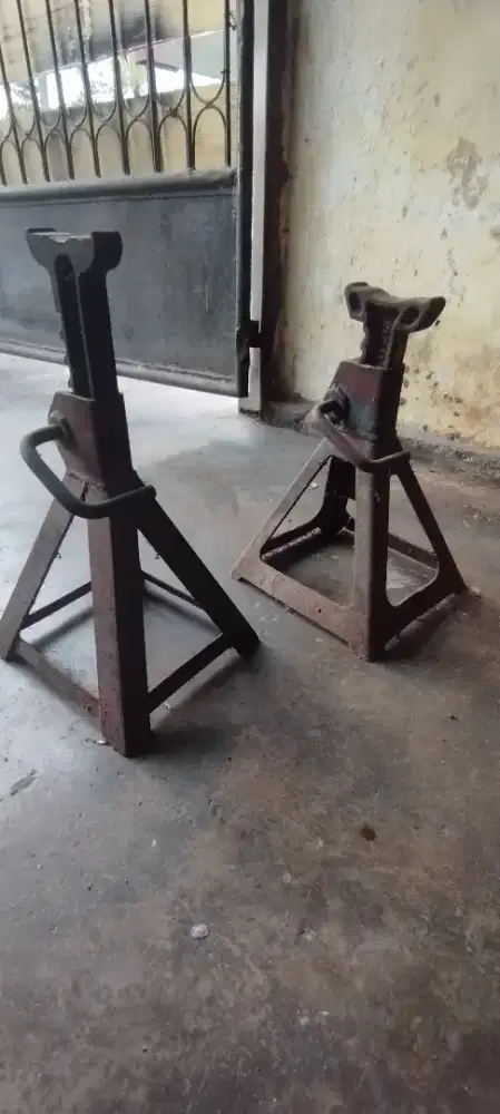Jack Stand (dongkrak)