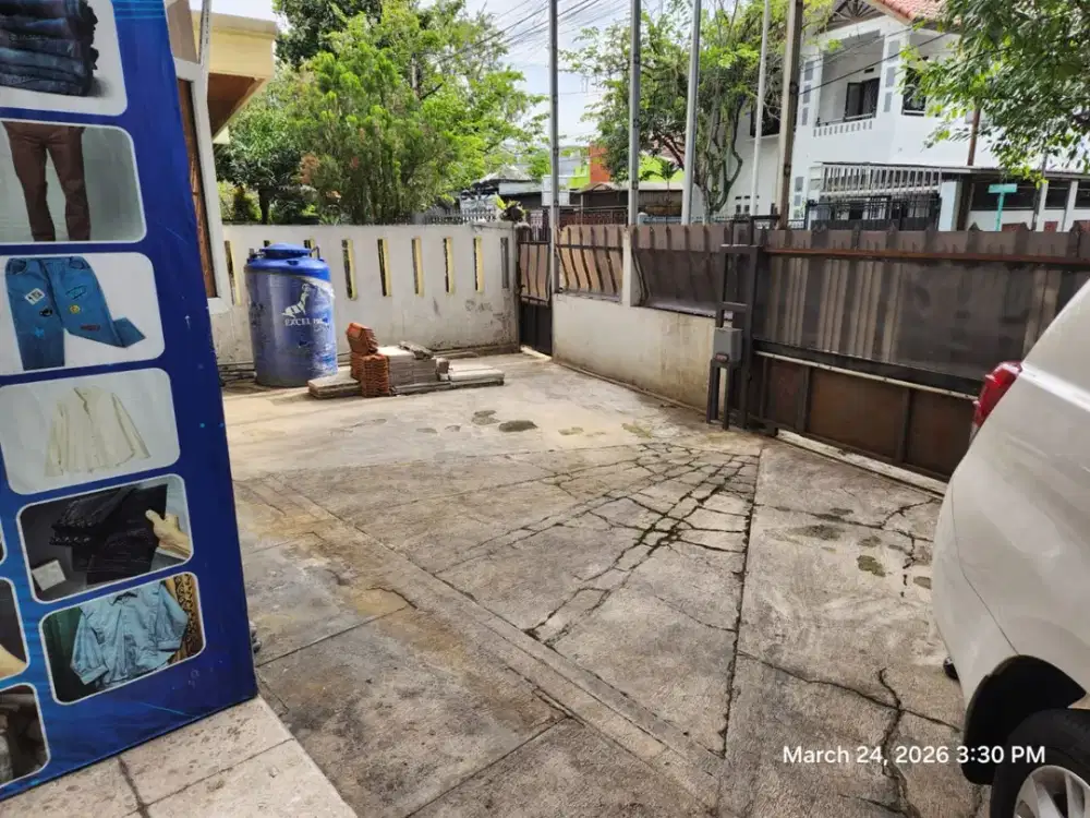rumah di ciateul dekat sekolah dan mini market