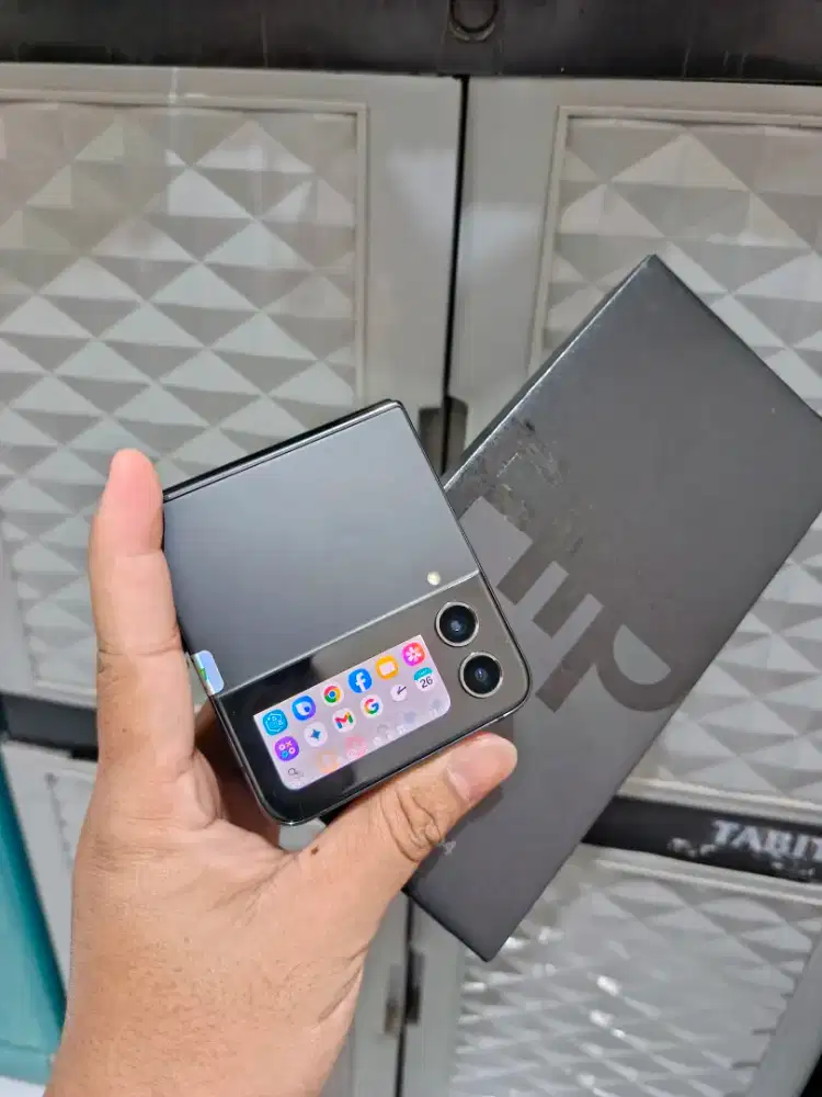 BU Samsung Z flip 4 5G 512 GB Sein Second Murah