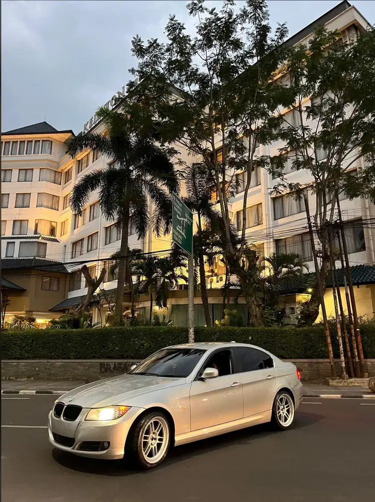 BMW E90 Lci Idrive 320i 2010