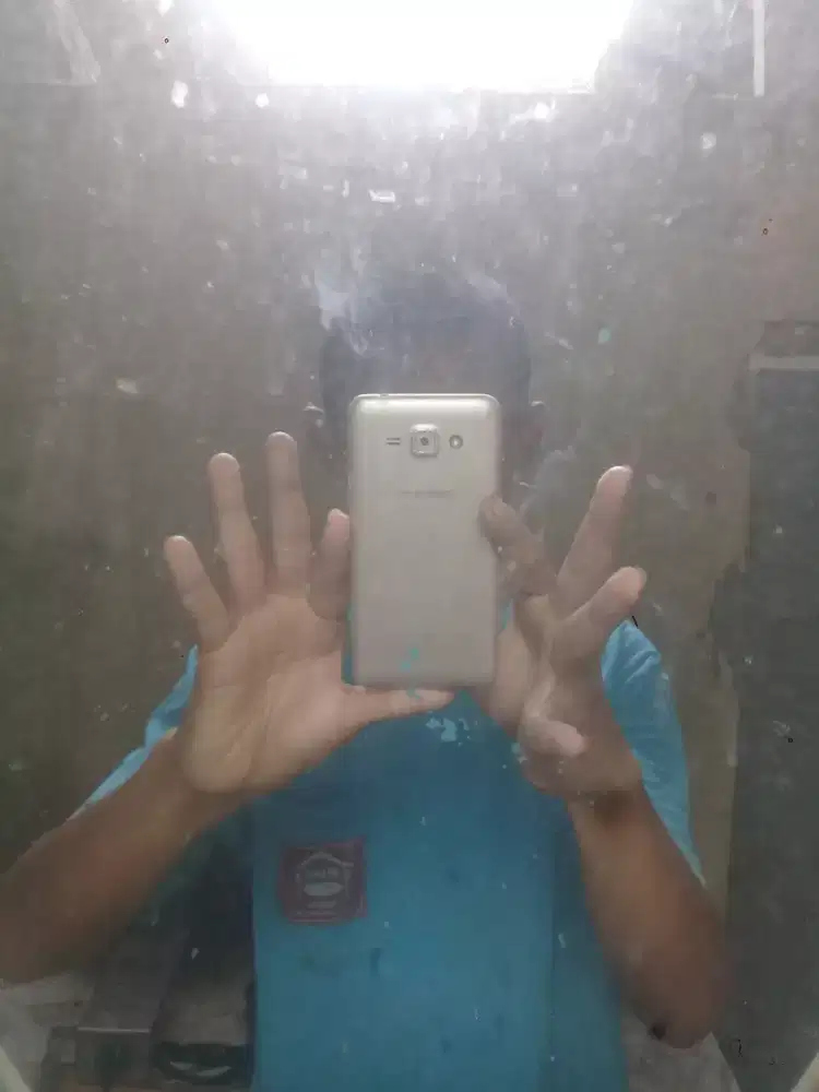 Jual hp samsung j2 normal cuma kaca kameranya hilang hp masih normaĺ