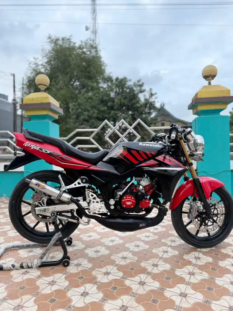 DI JUAL KAWASAKI NINJA R UP SS 2015
