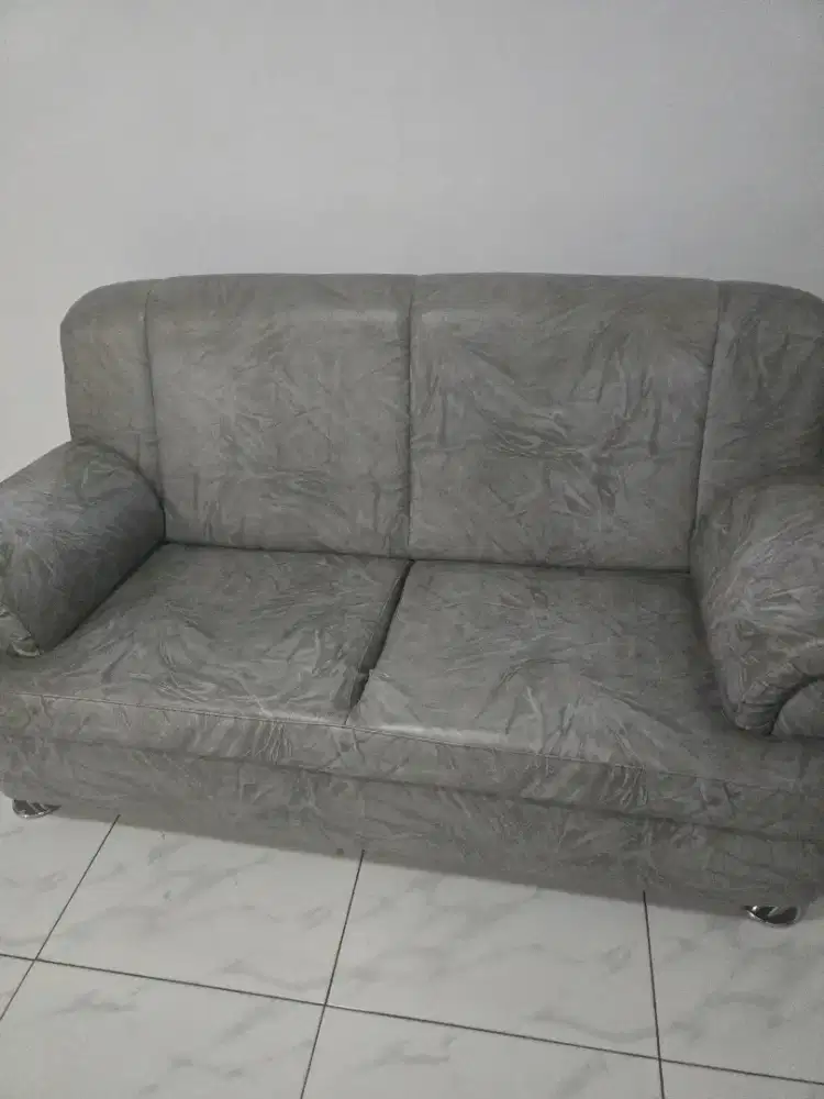 Kursi sofa kulit