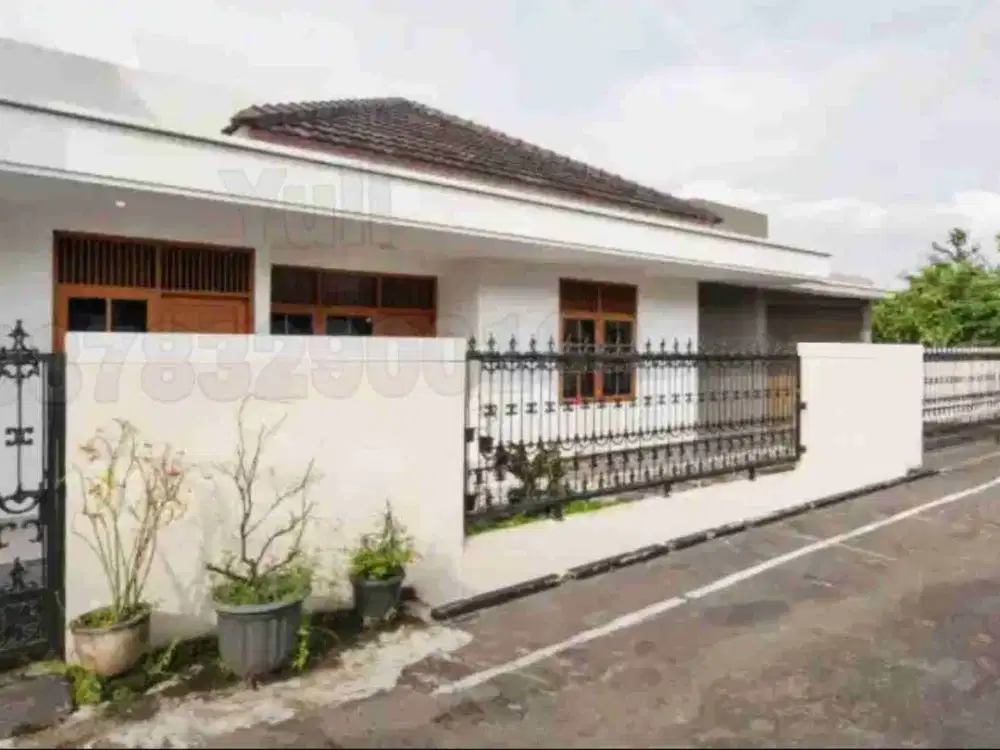 Dijual Rumah Tingkat 1,5 Lantai Sudah Direnovasi di Perumahan Daerah Ngaliyan, Semarang