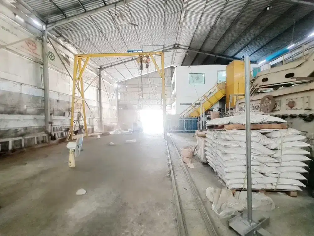 Dijual Gudang Luas Tanah 763 SHM bisa dilewati Fuso di Cakung dekat toll