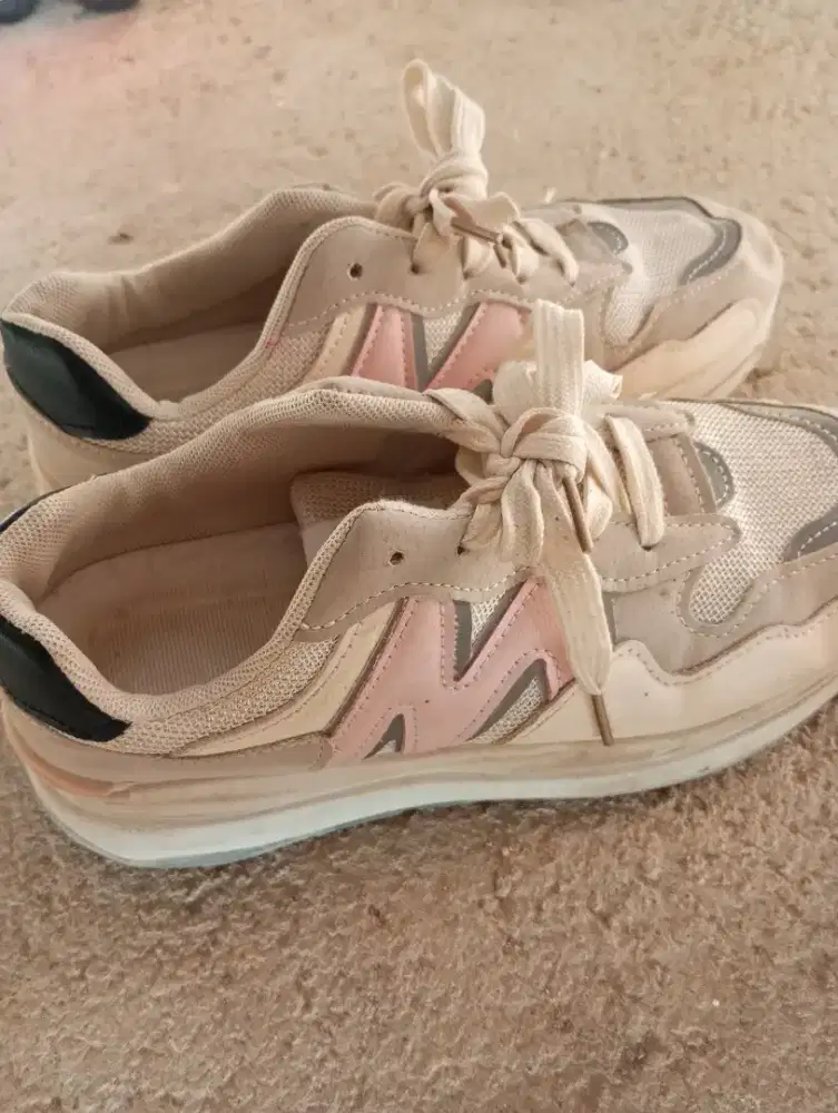 sepatu lari (jogging)