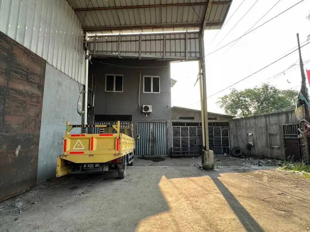 Dijual Gudang Luas 1.500 SHM Di Penggarutan Bekasi Utara dilewati container 20ft