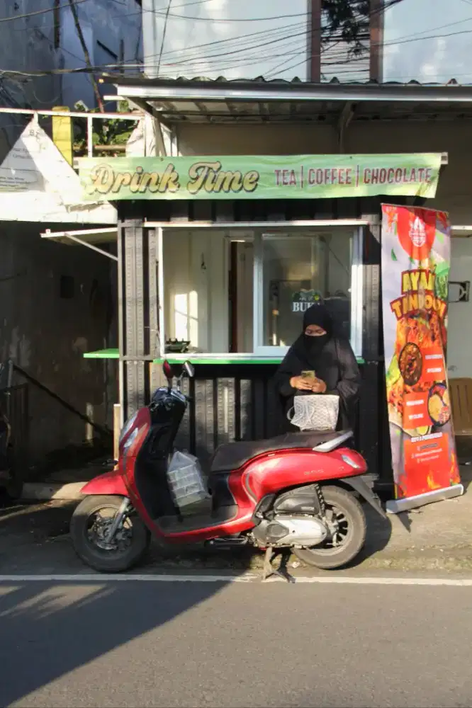 Di cari pegawai stand booth