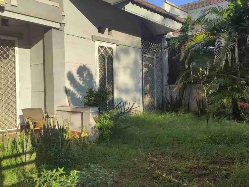 RUMAH LOKASI DI JALAN UTAMA KENCANA LOKA MURAH COCOK UNTUK USAHA