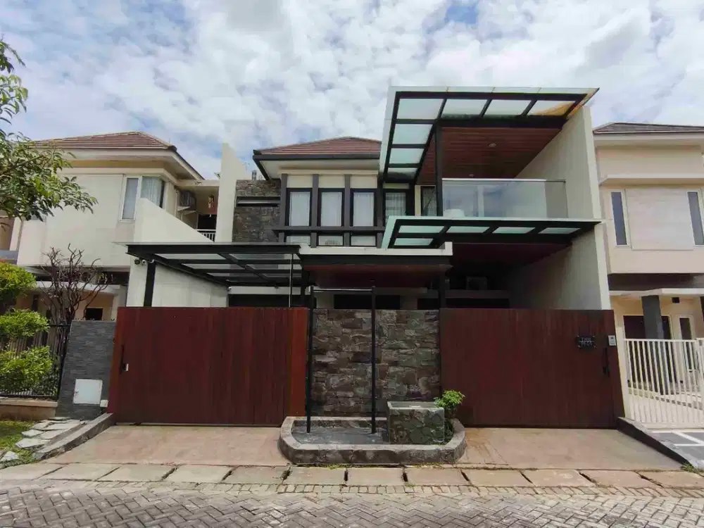 Rumah mewah 2,5 lantai, full furnished Vinotti, row 3 mobil diTaman Rivera Regency