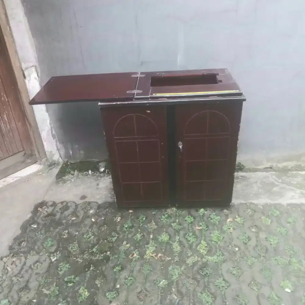 Lemari Meja Jahit serbaguna Klasik