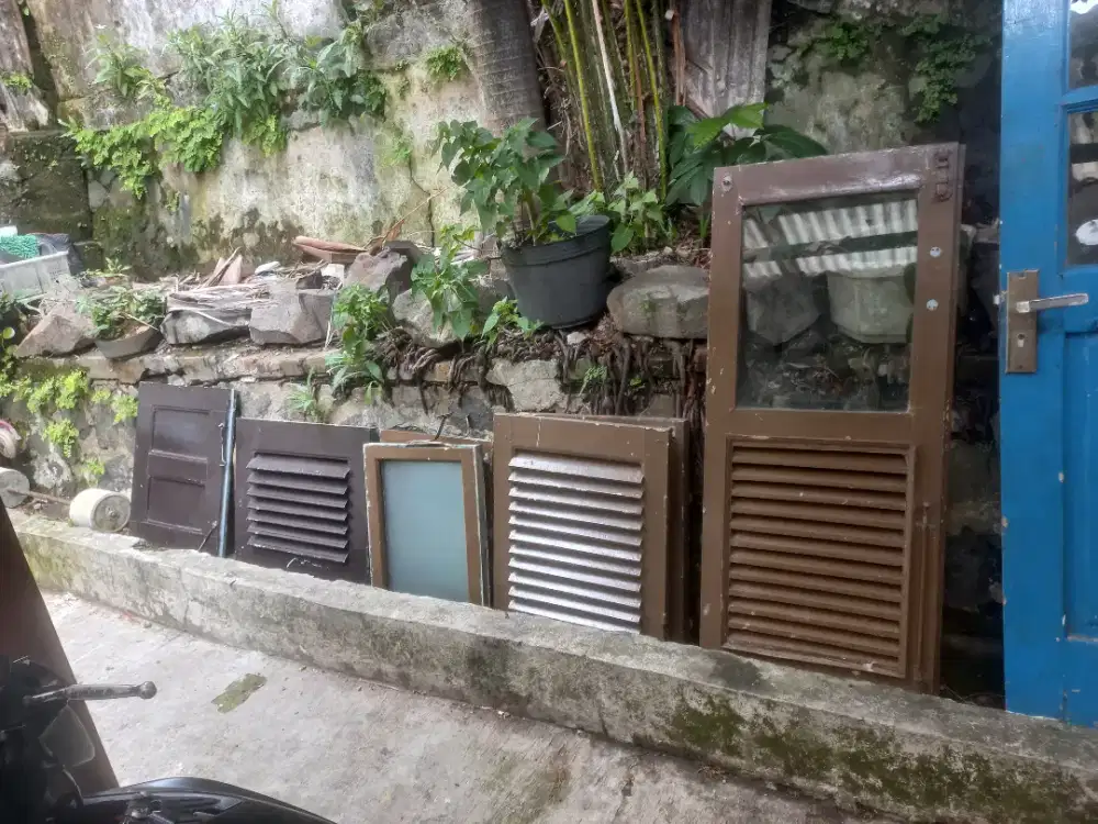 Pintu jendela kuno antik ex pabrik sejak 1930