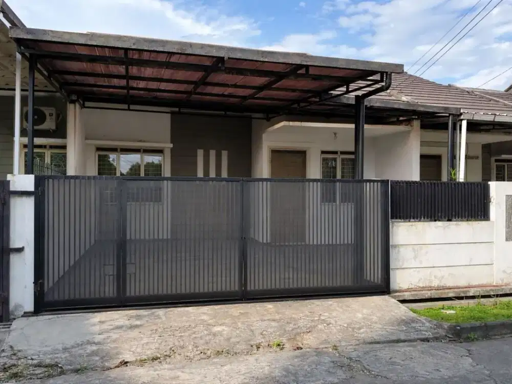 Rumah Nyaman Strategis di Taman Holis Indah 2