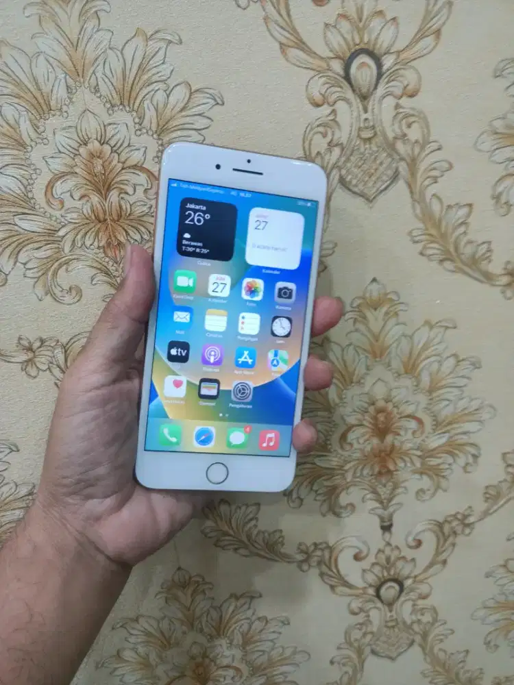 iPhone 8 plus 64gb bh 88 mlus normal semua all operator SM kabel saja