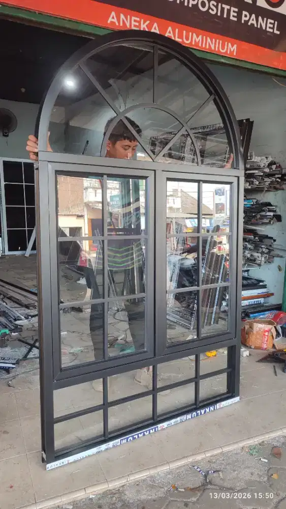 Kusen lengkung aluminium