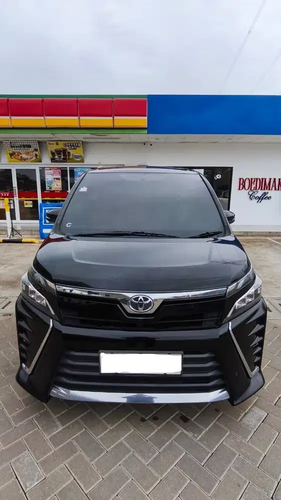 Toyota Voxy 2018 2.0AT, tangan pertama, terawat Beres