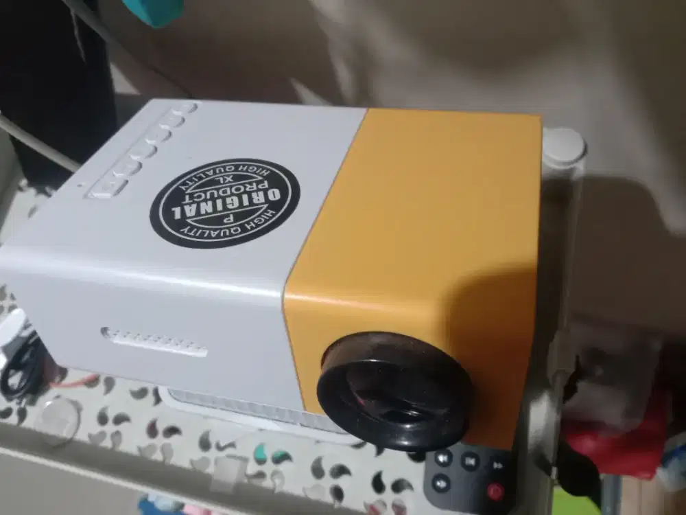 Proyektor mini YG 300 lengkap murah