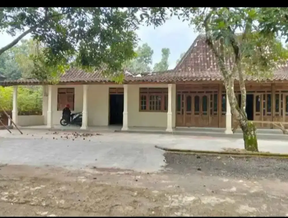 Jual rumah Limasan lokasi desa Paseban Jumapolo lt 861m hrg 260jt nego