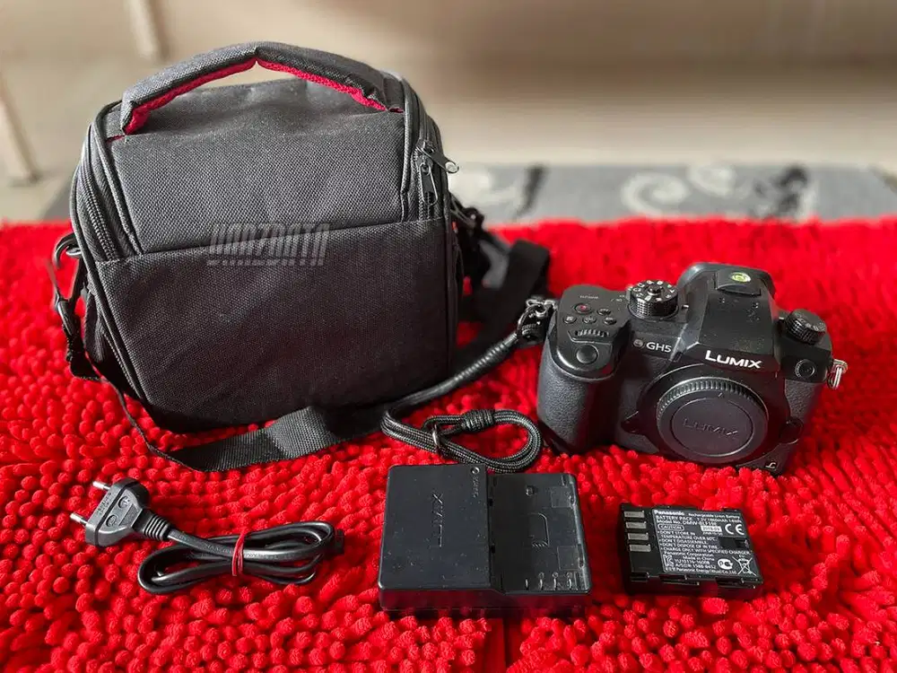 Kamera LUMIX DC-GH5 Body Only, Mulus, SC Rendah