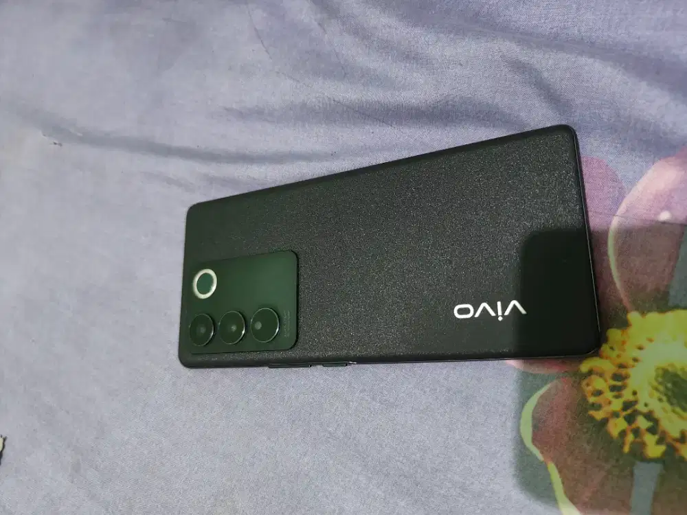 Vivo v27 layar lengkung