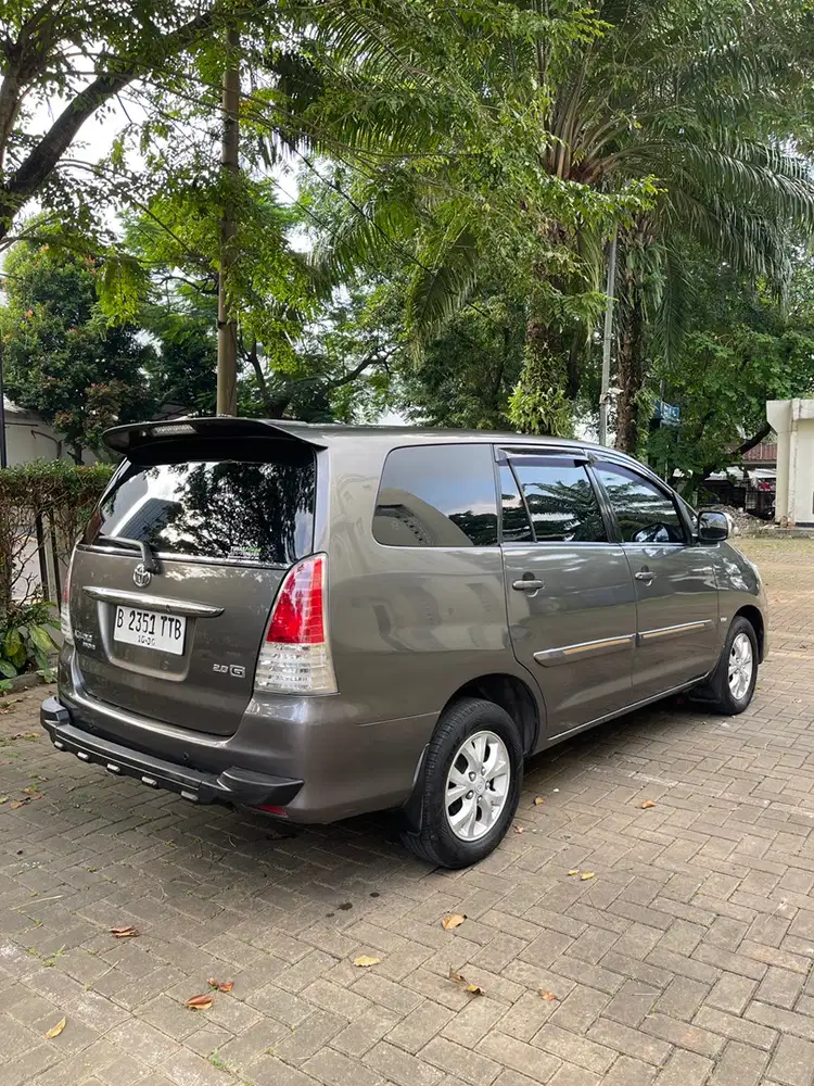 Toyota Kijang Innova 2010 Bensin