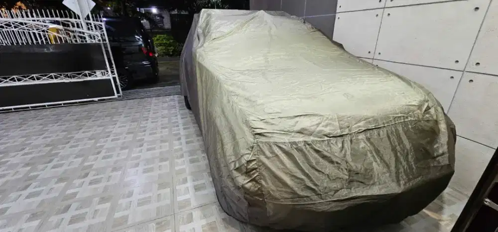 Sarung mobil warna rare hijau satin ukuran lumayan besar