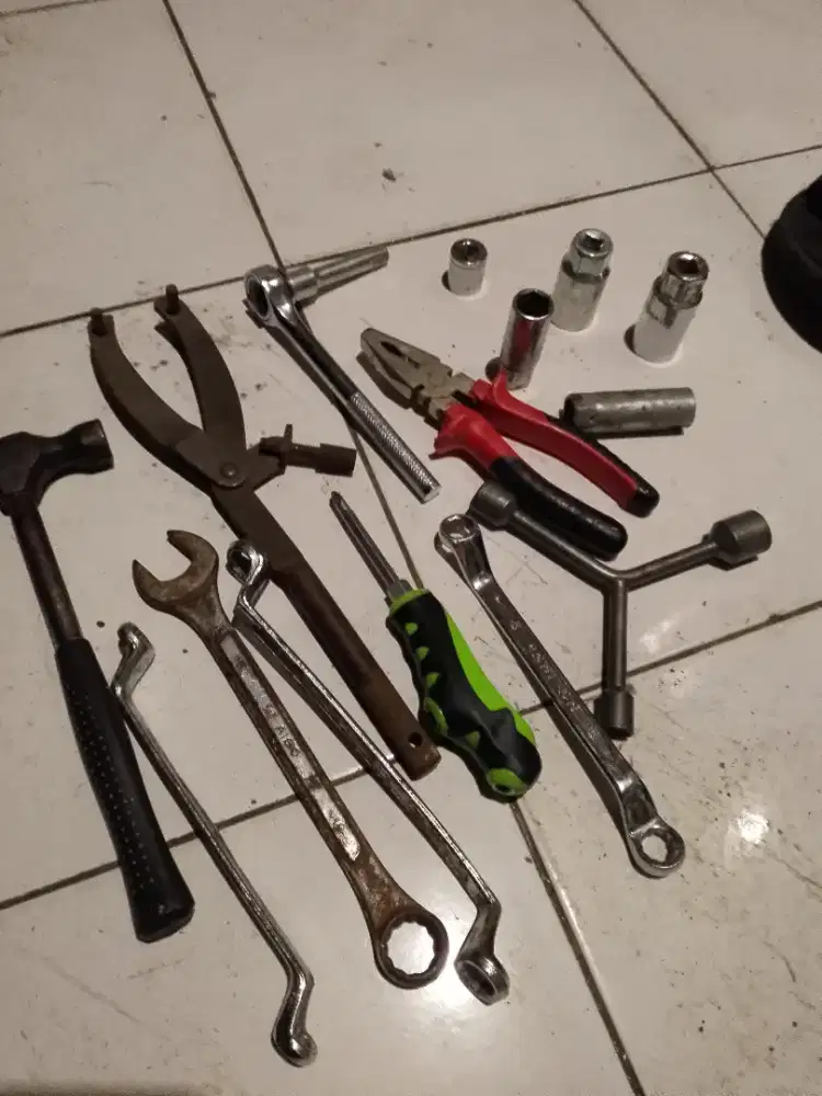 Dijual kunci2 dan obeng masih bagus