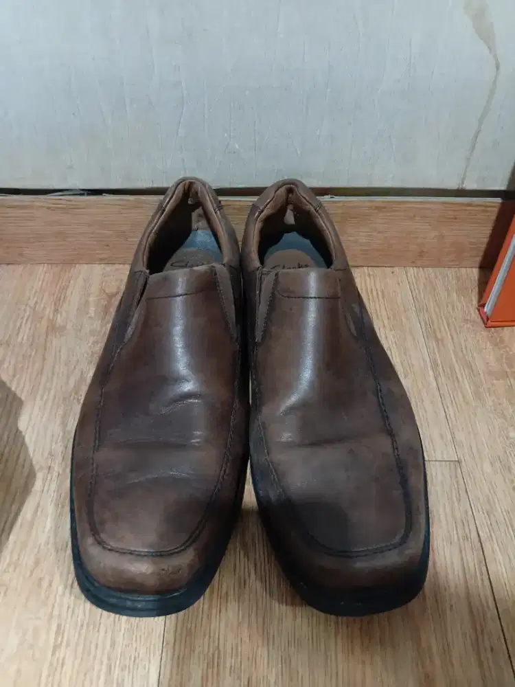 SEPATU CLARK SIZE 43 COKLAT ORI