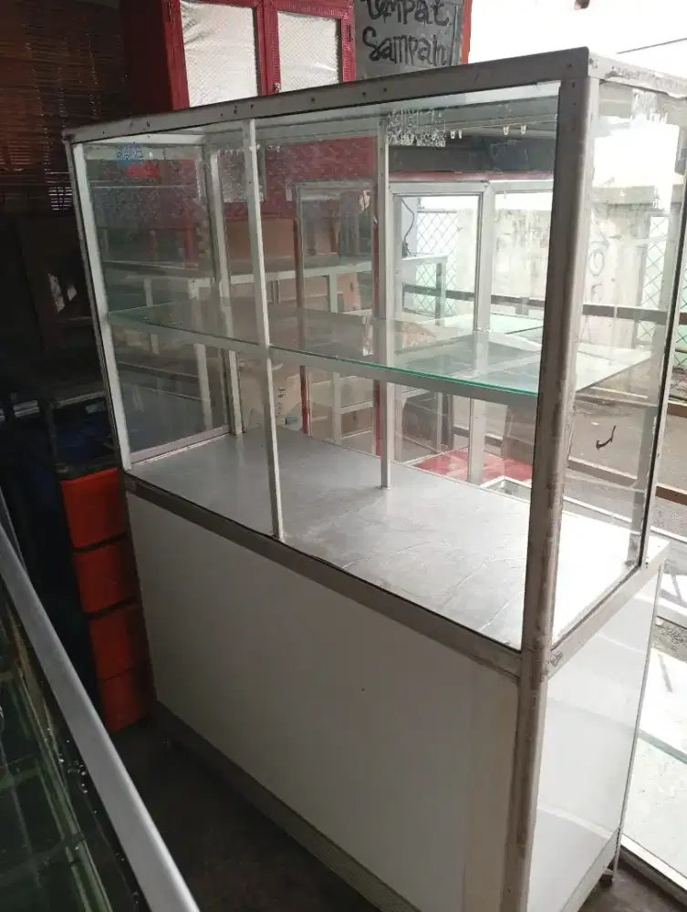 Etalase makanan siap pakai