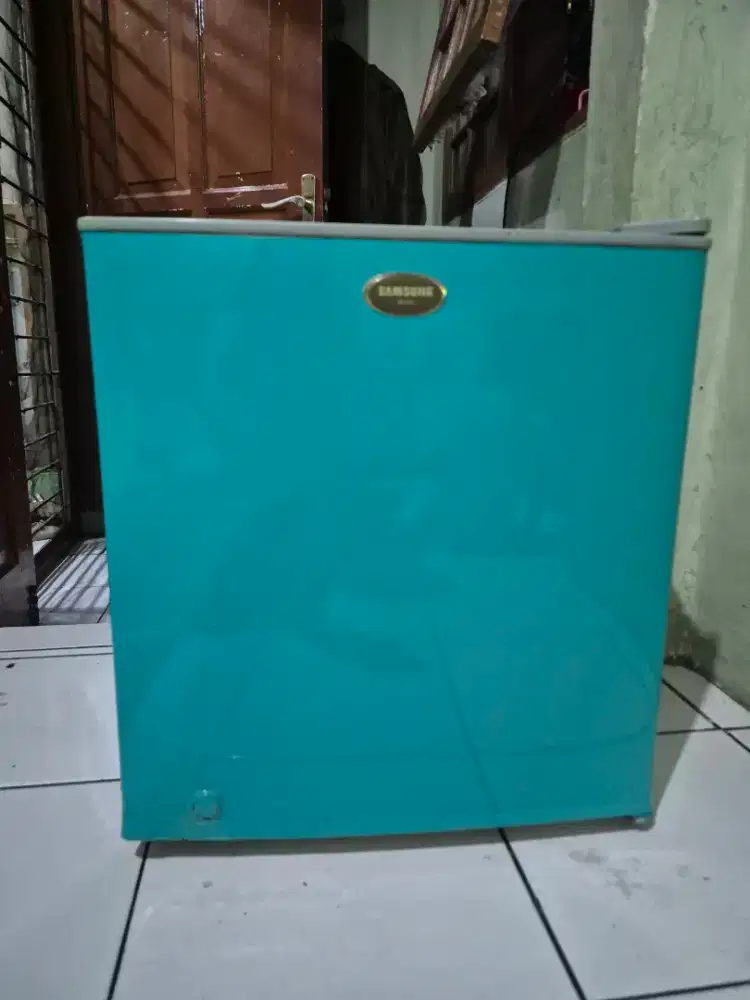 Kulkas mini portable merk samsung siap pakai
