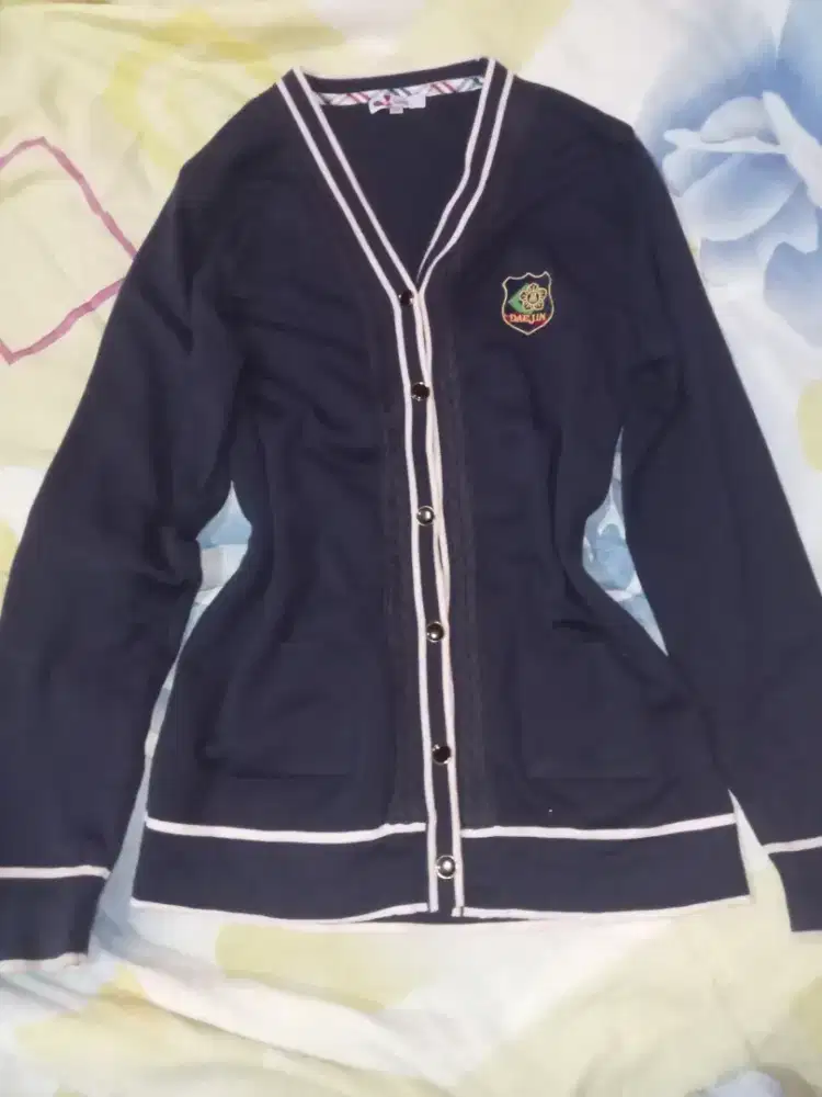 Cardigan biru navy wanita