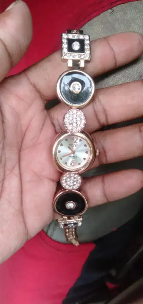 Di jual jam tangan. Ew baru dan murah wa dan hp aja buruan