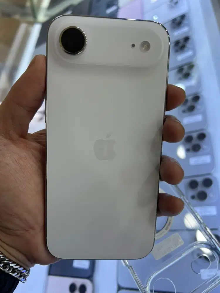 Iphone 17 air 512 ibox bh 100 mulus perfect no minus Tanpa box